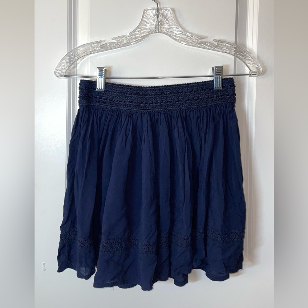 Size medium Aeropostale navy skirt